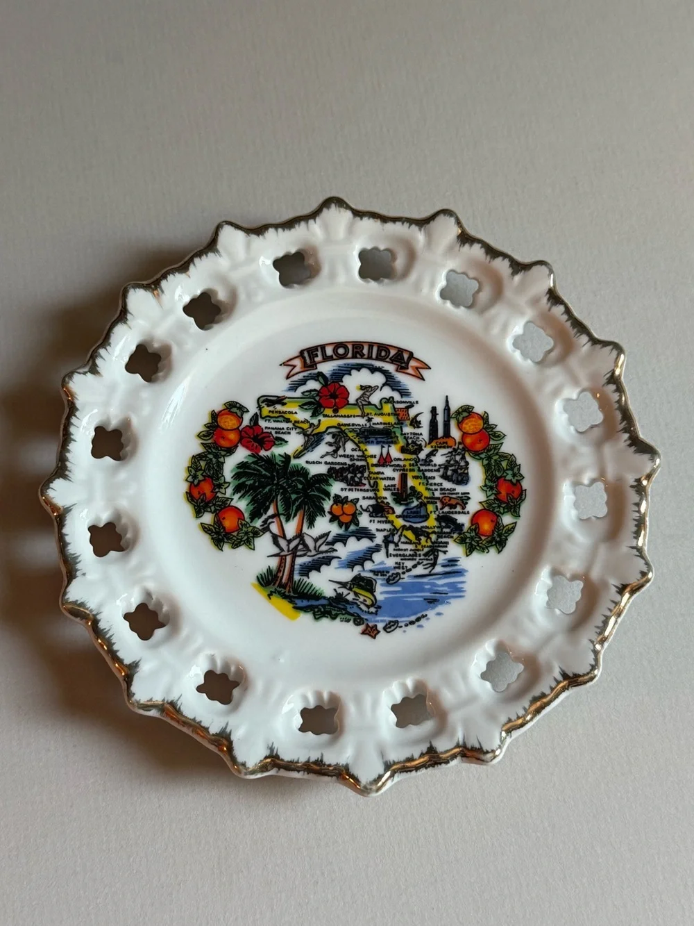 Vintage Florida Decorative‎ Porcelain Hanging Plate with Gold Trim